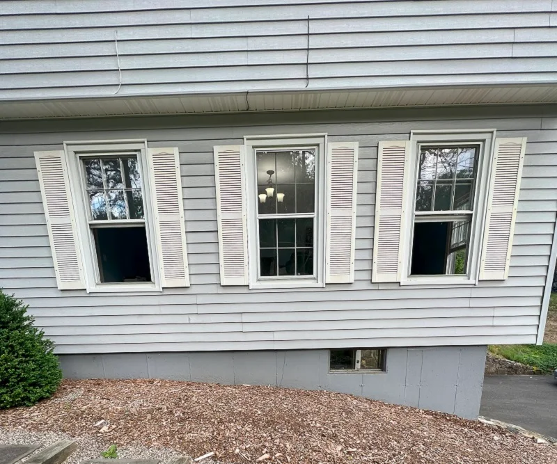 Old windows with poor energy efficiency 